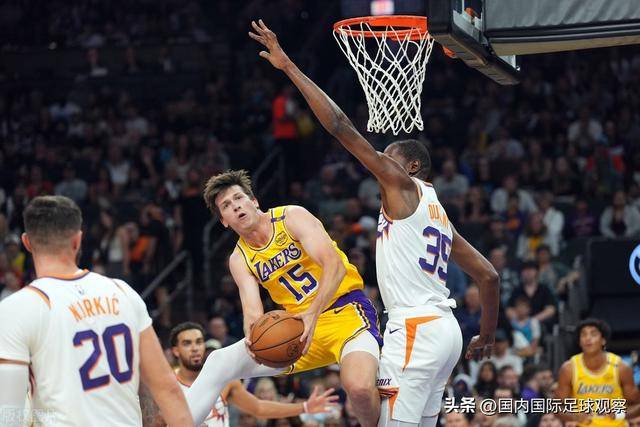 库里13中2仅得4分 绿军52分大胜勇士获11连胜