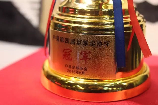 斯卢茨基出战网球赛遗憾出局 球迷鼓励：申花是冠军！