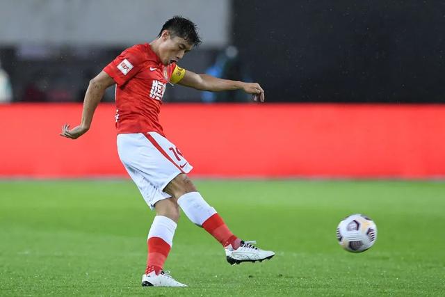 邮报：C罗因合同无法和家人一起滑雪